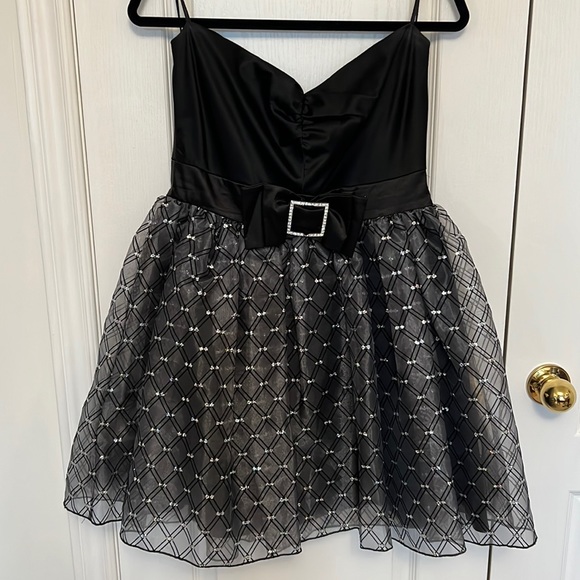 Party dress - Picture 1 of 2